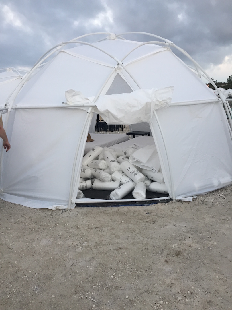 Rich millennials paid thousands for Ja Rule's Fyre Fest and are now  stranded on an island in disaster-relief tents