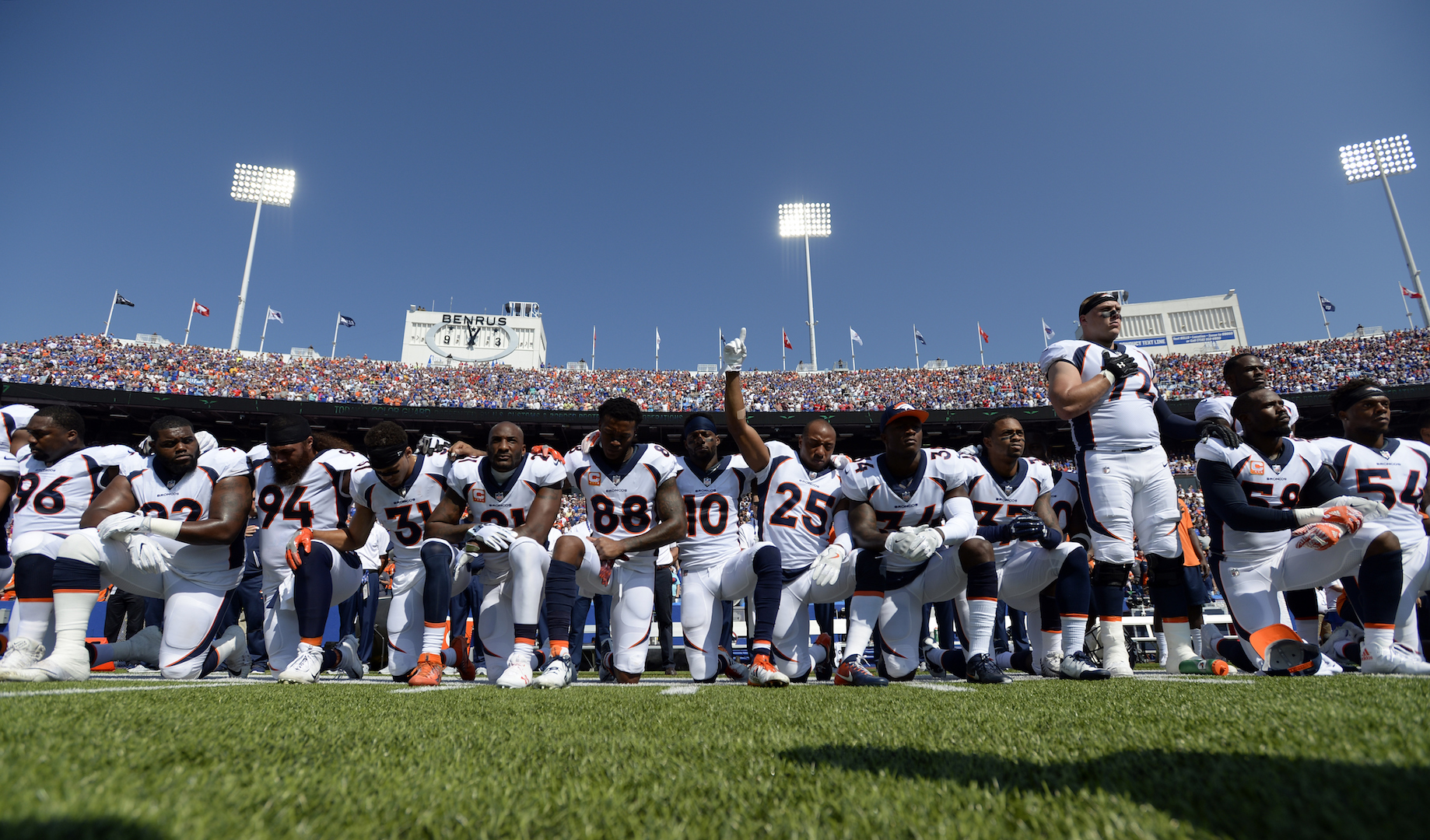 Buffalo Bills players kneel, Pegula owners react to Trump NFL remarks